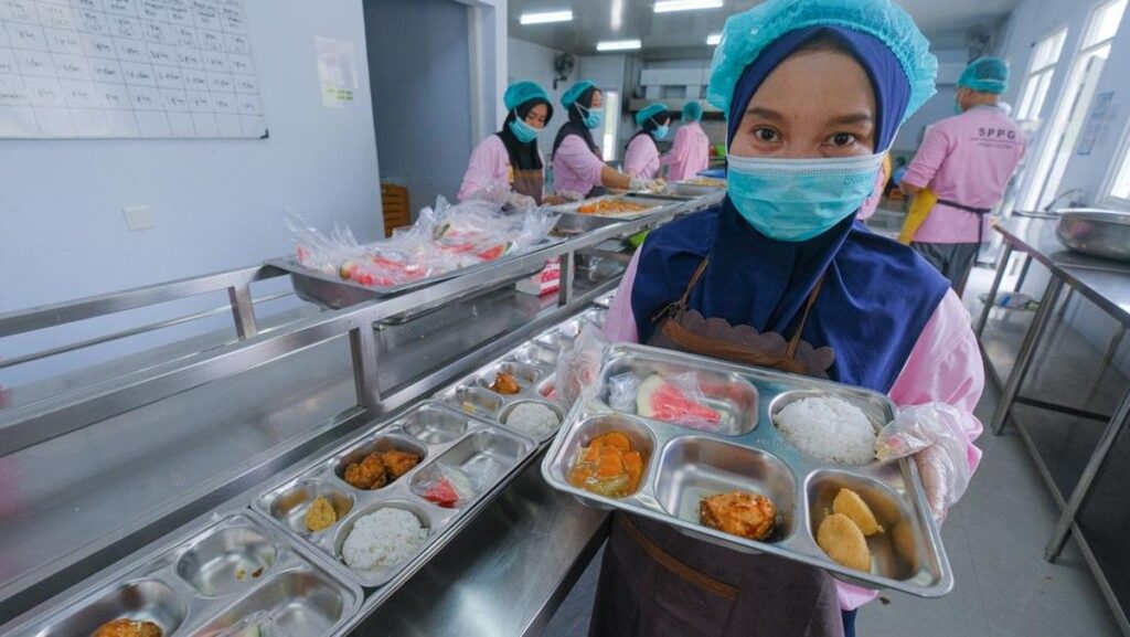 Survei Poltracking Indonesia Menunjukkan Program Makan Bergizi Gratis Paling Bermanfaat