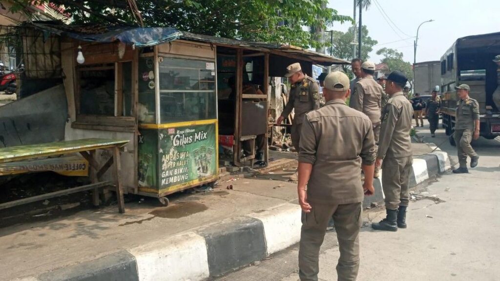 Satpol PP Kabupaten Bogor Bongkar 118 Bangunan Liar di Kemang