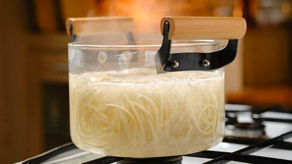 Konsumsi Mie Instan Berlebihan Picu Risiko Gangguan Fungsi Ginjal