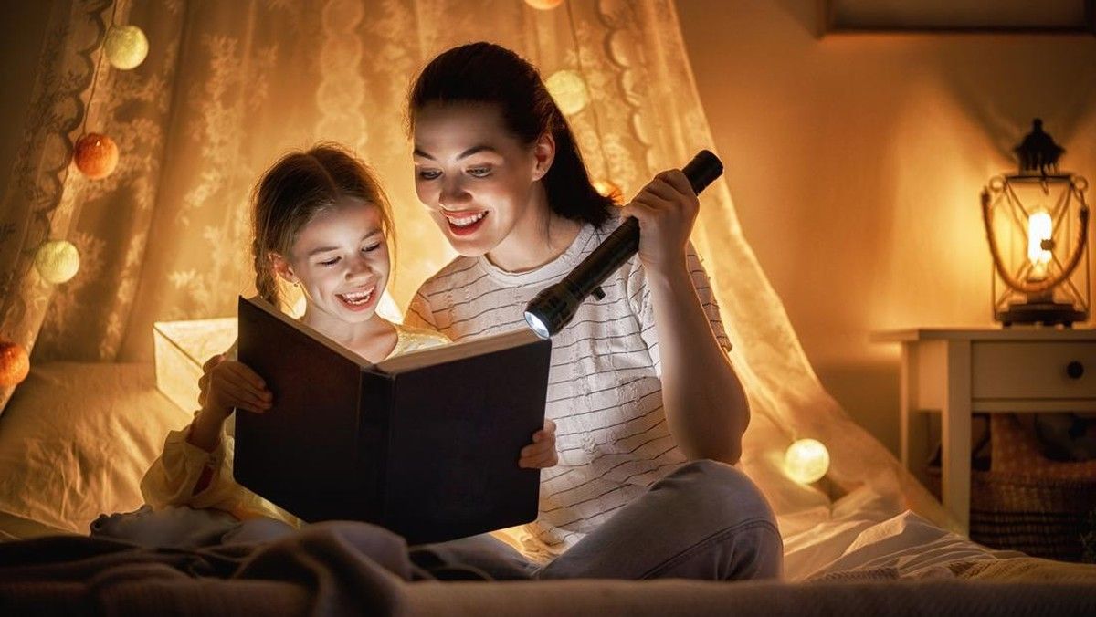 7 Dongeng Kerajaan Romantis yang Mengajarkan Kasih Sayang untuk Anak