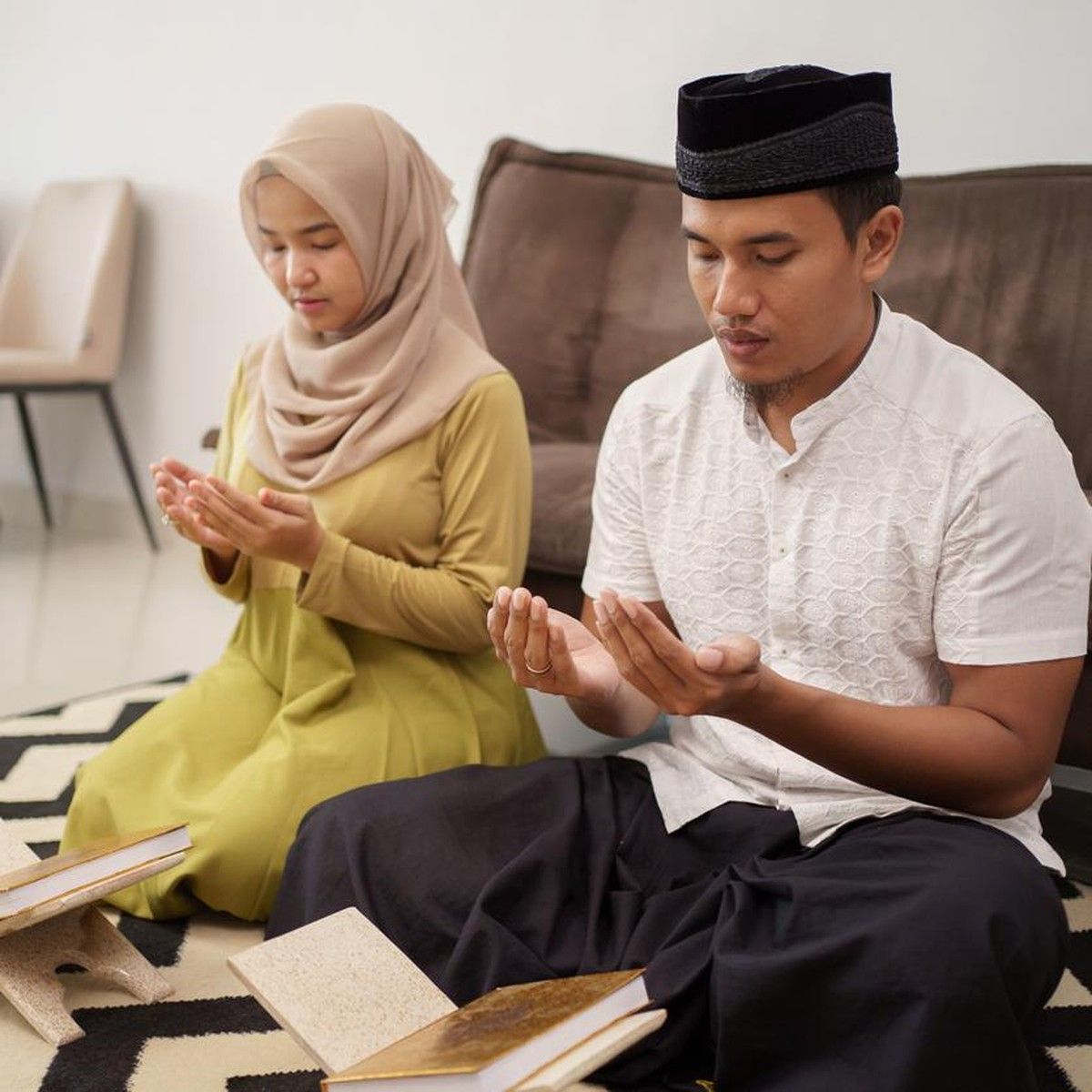 10 Doa agar Positif dan Cepat Hamil Lengkap dengan Artinya