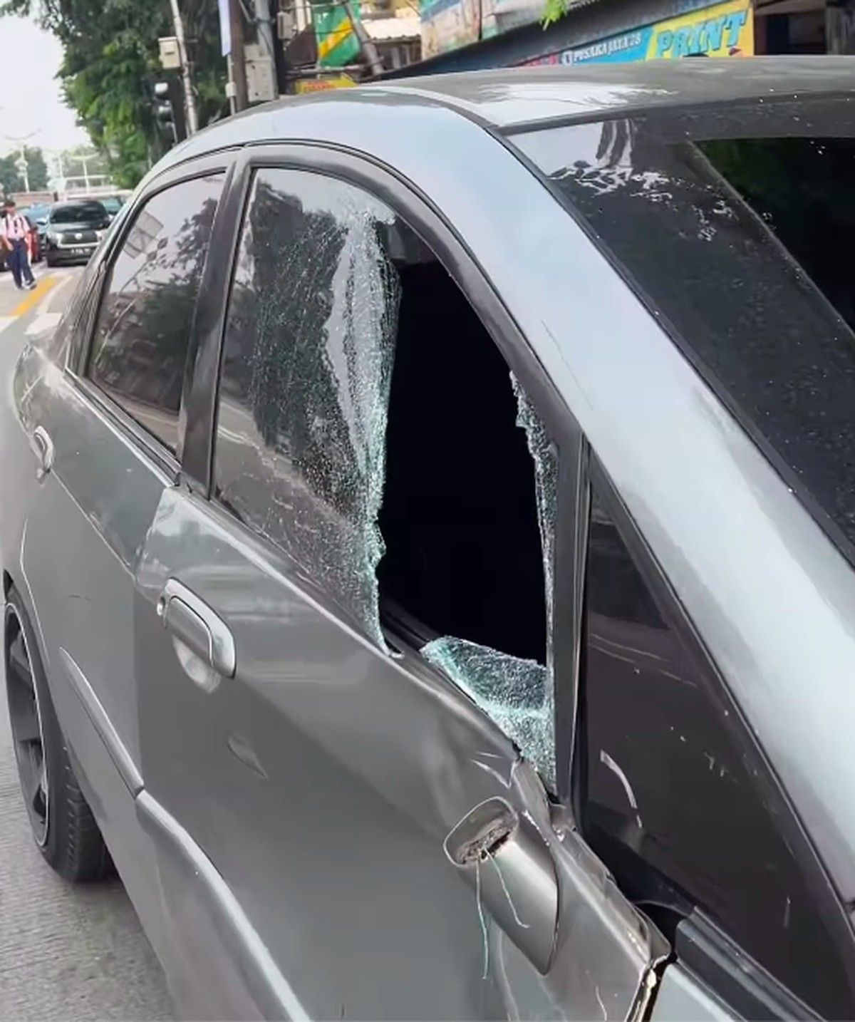 Polisi Selidiki Pemotor Tabrak Mobil di Busway Jatinegara