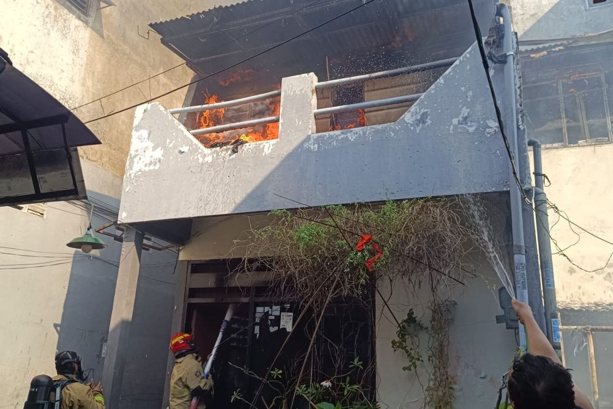 Kebakaran Rumah di Surabaya Menewaskan Seorang Anak Balita