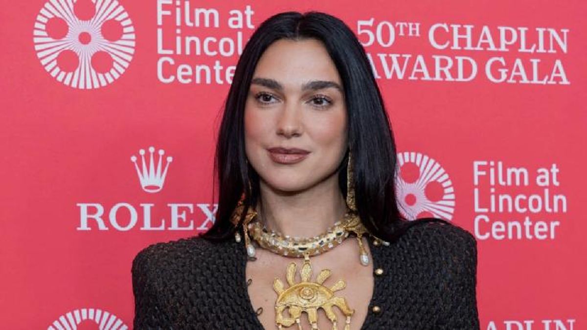 Dua Lipa Menikah dengan Callum Turner di London