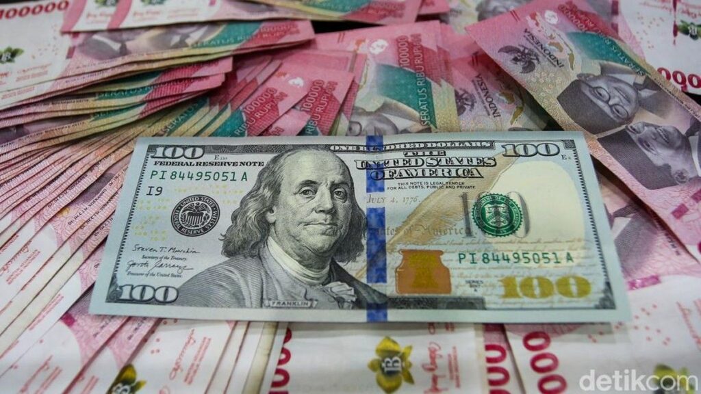 Ekonom Perdebatkan Potensi Krisis Ekonomi Indonesia akibat Tekanan Rupiah