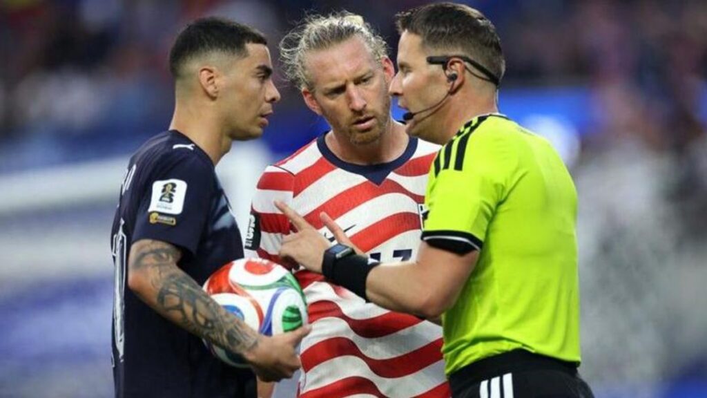 VAR Ubah Keputusan Kartu Kuning dalam Laga Amerika Serikat Melawan Paraguay