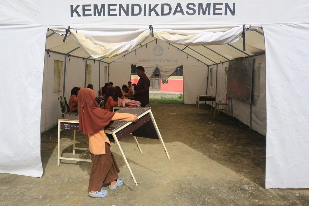 Mendikdasmen Percepat Revitalisasi Sekolah Terdampak Bencana di Sumatra