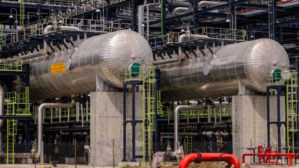 AS Serang Iran Hingga Harga Minyak WTI Melonjak Dekat Level US$90