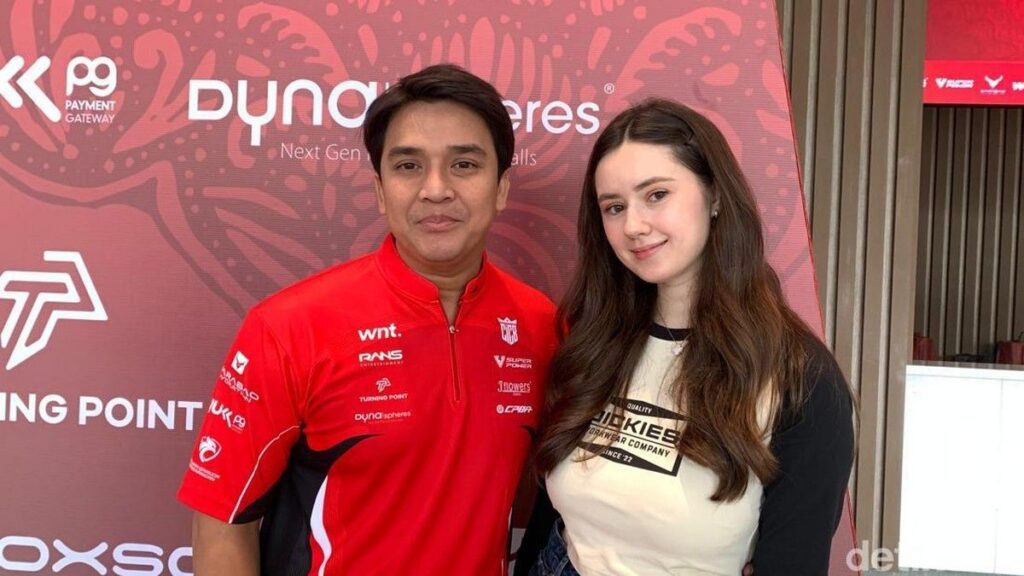 Billy Syahputra dan Vika Kolesnaya Terapkan Pola Asuh Bilingual pada Anak
