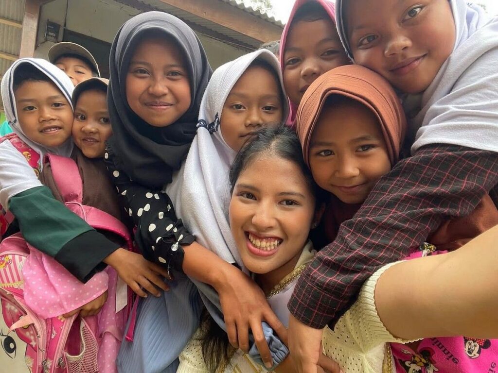 Putri Widhiasari Ikuti Kegiatan Sosial dan Edukasi Lingkungan di Ciwidey