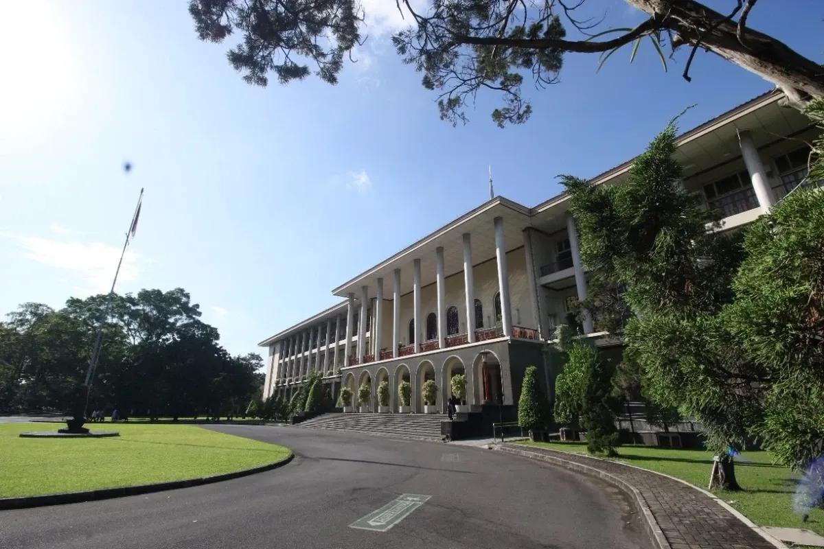 UGM Buka Pendaftaran Beasiswa Green Roof University Scholarship 2026