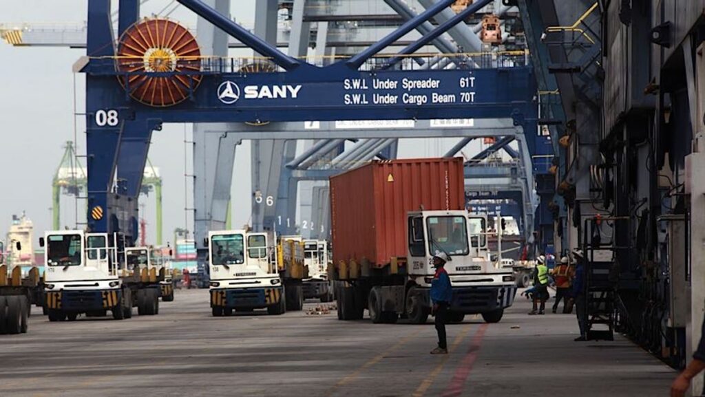 Tumpukan Kontainer Impor BYD dan Wuling Perpanjang Dwelling Time di Tanjung Priok