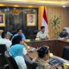 Wamensesneg Juri Ardiantoro Terima Aspirasi Massa Aliansi Masyarakat Jakarta Timur
