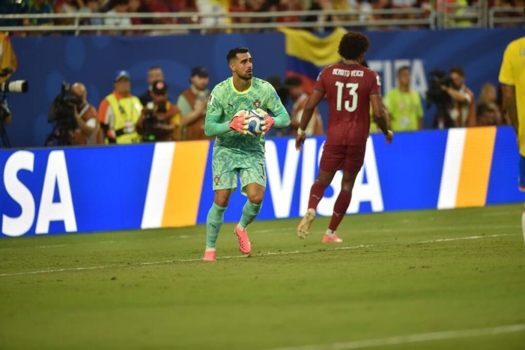 Diogo Costa Tampil Gemilang Tahan Gempuran Kolombia