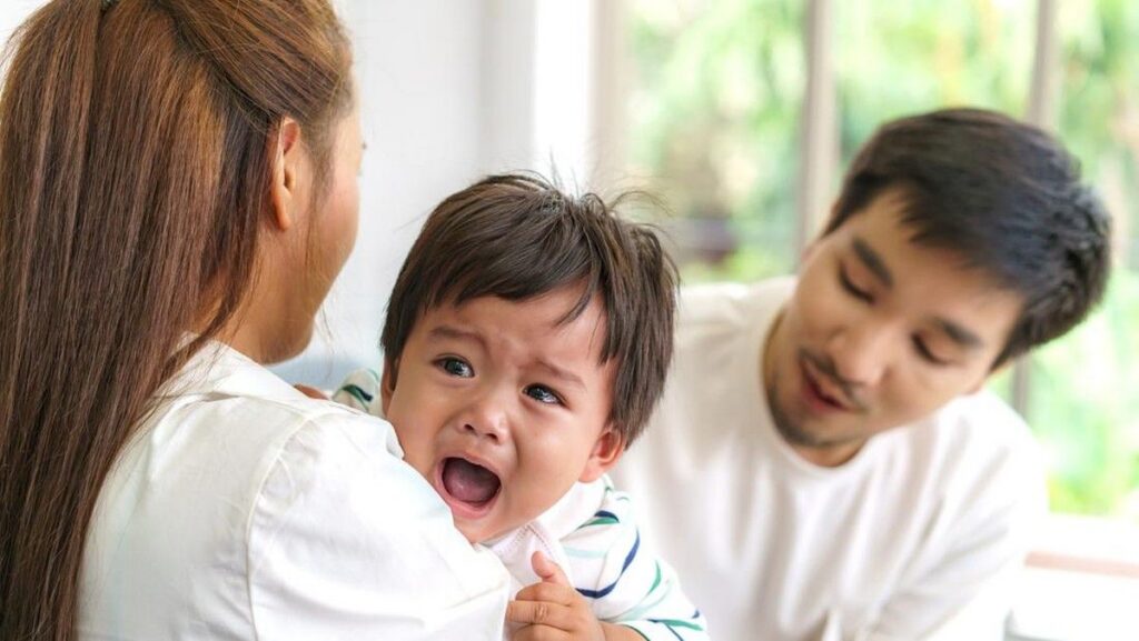 Mengenal Velcro Kid dan Cara Tepat Mengatasi Anak yang Terlalu Melekat