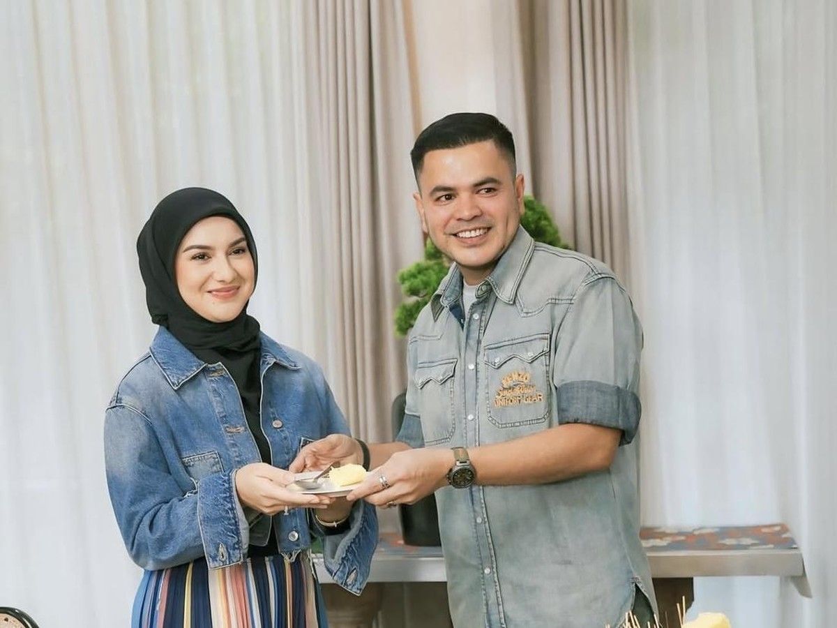 Haldy Sabri Temani Irish Bella Menjadi Pembicara Acara di Jakarta