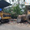 DLHK Kota Depok Bersihkan Sampah Menumpuk di TPS Tanah Baru