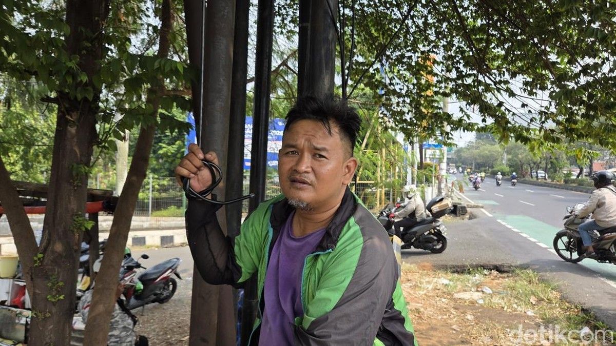 Truk Wing Boks Tabrak Sejumlah Kendaraan di Bekasi Satu Tewas