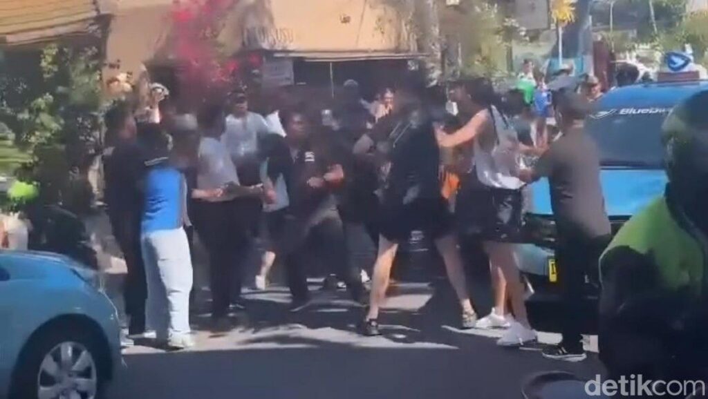 Bule Baku Hantam di Canggu Dipicu Tindakan Meludahi Sopir Taksi