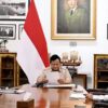 Prabowo Subianto Terima Surat Apresiasi Siswa SMK Negeri 1 Sorong