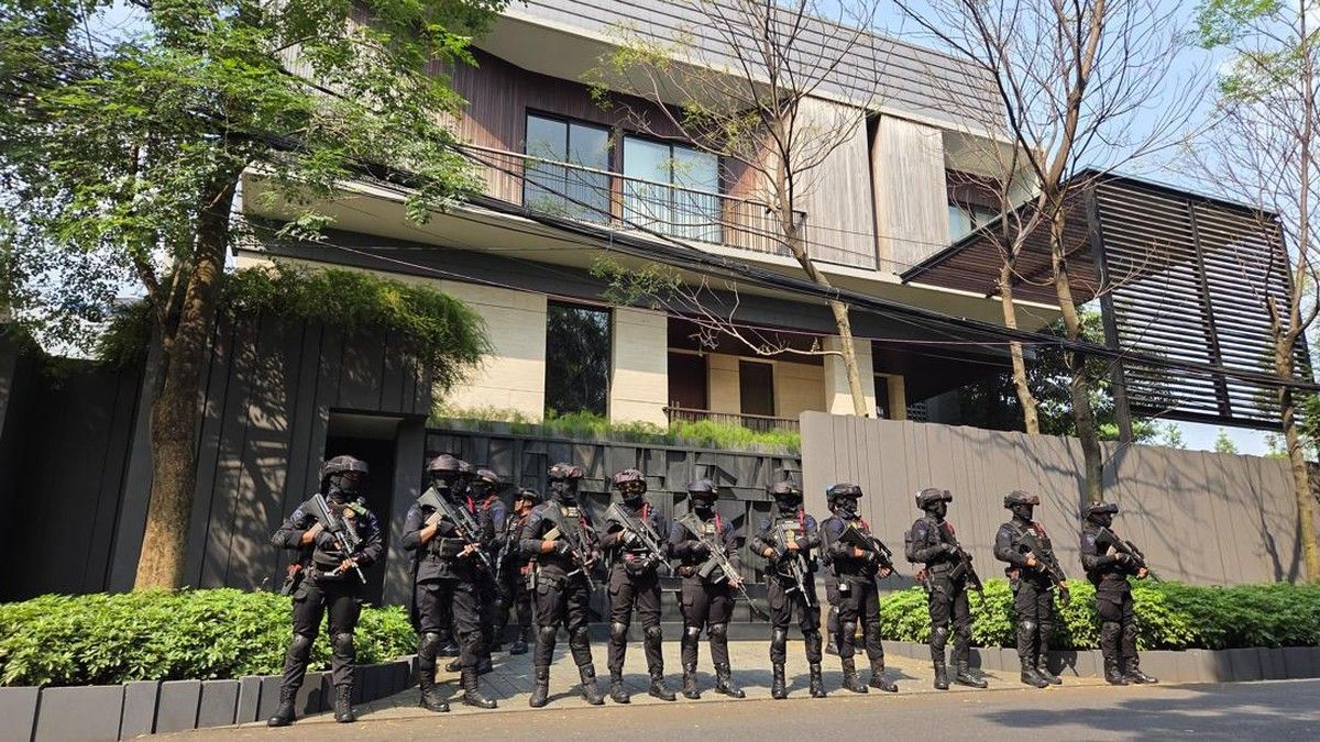 KPK Geledah Rumah Mantan Wamen Imipas Silmy Karim di Kebayoran Baru