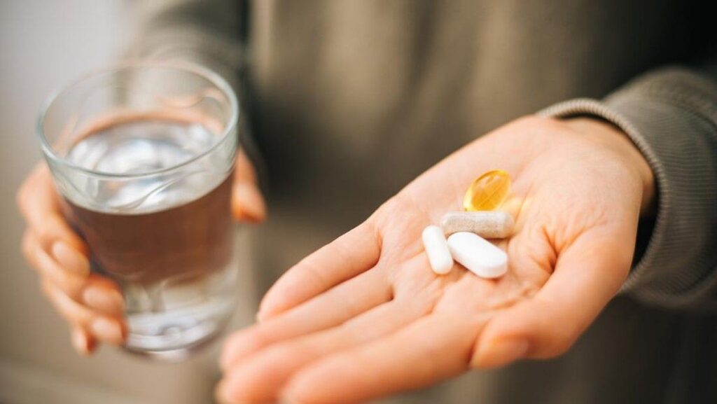 Bahaya Minum Banyak Suplemen Sekaligus
