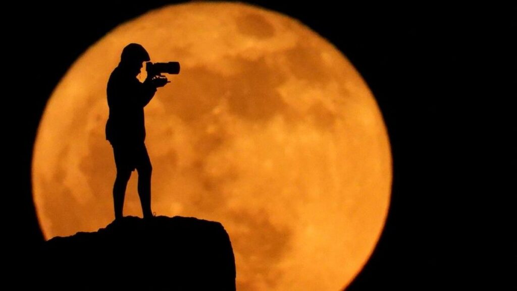 Bulan Purnama Strawberry Moon Hiasi Langit Indonesia 30 Juni 2026