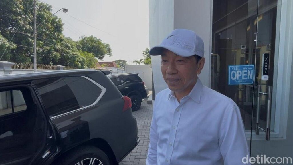 Joko Widodo Lakukan Pembersihan Karang Gigi Rutin di Klinik Solo