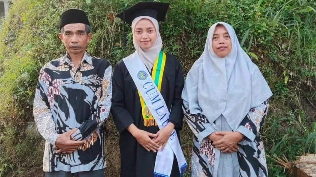 Maryanti Jadi Lulusan Terbaik UNY Sambil Merintis Usaha