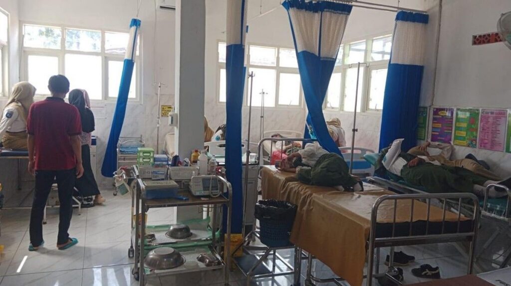 Puluhan Siswa SMAN 1 Kokop Keracunan Masal Makan Bergizi Gratis