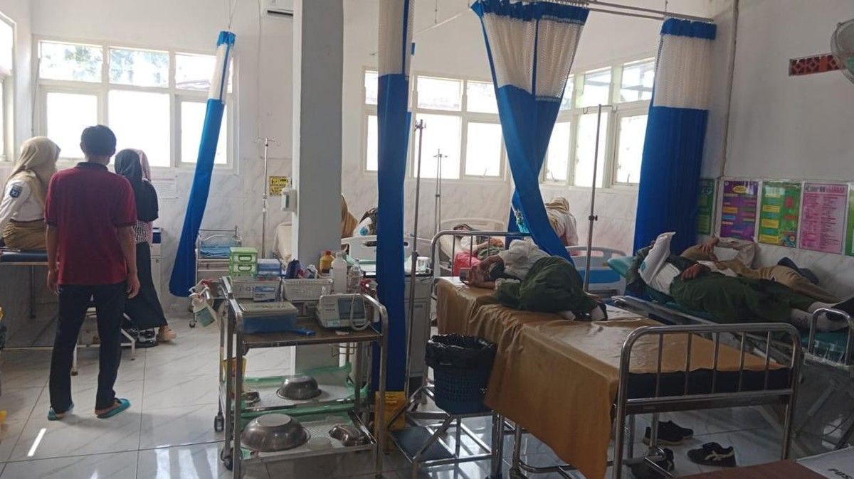Puluhan Siswa SMAN 1 Kokop Keracunan Masal Makan Bergizi Gratis