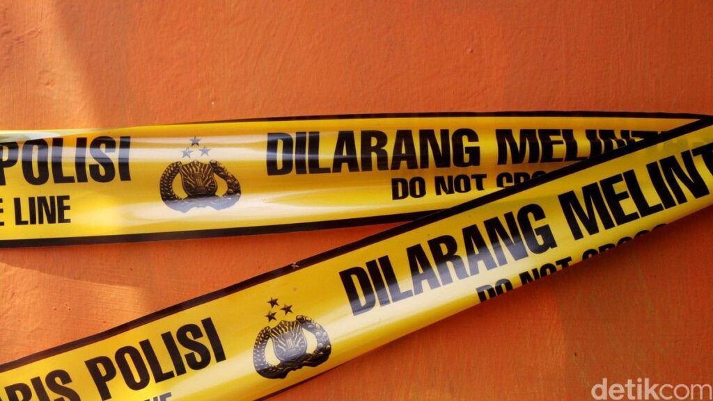 Polisi Evakuasi Pelaku Narkoba yang Diamuk Massa di Ciledug