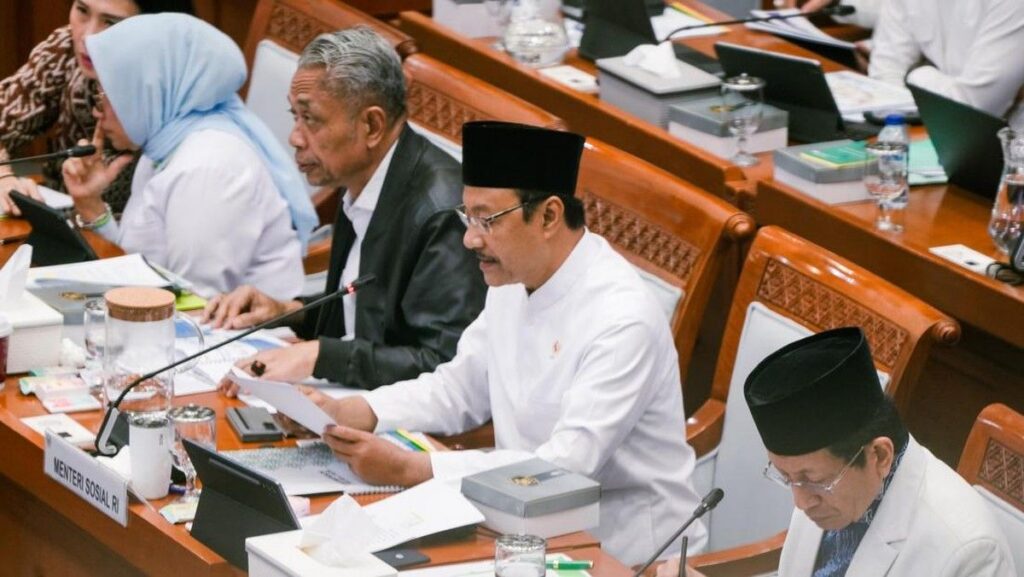 Kemensos Uji Coba Digitalisasi Bansos di Raker Komisi VIII DPR RI