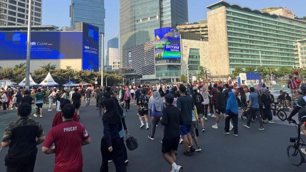 Warga Padati Kawasan CFD Bundaran HI Jakarta Pusat
