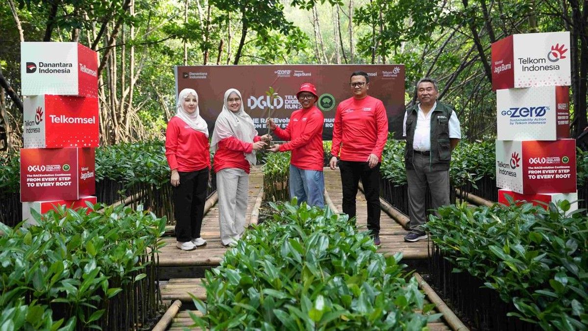 Telkomsel Tanam 1.000 Pohon Mangrove di Taman Wisata Alam Angke
