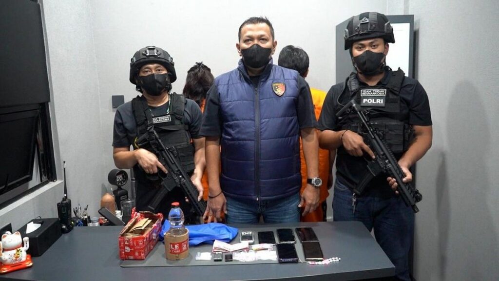 Polda Metro Jaya Tangkap Sepasang Kekasih Pengedar Sabu di Palmerah