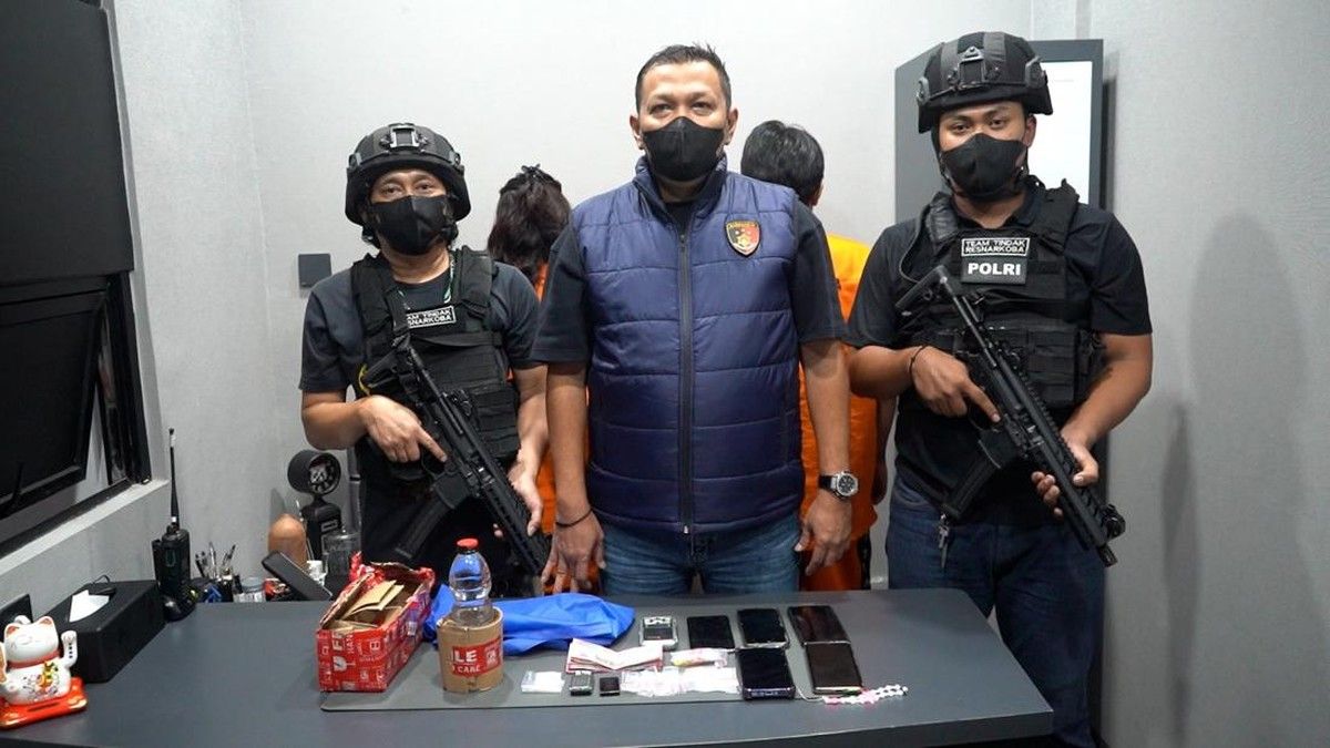 Polda Metro Jaya Tangkap Sepasang Kekasih Pengedar Sabu di Palmerah