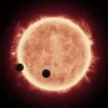 Astronom Temukan Enam Batai Merah Diduga Melahap Planet