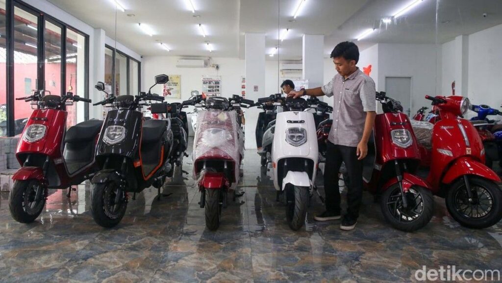 Pemerintah Tunda Pemberian Insentif Motor Listrik Menjadi Agustus 2026