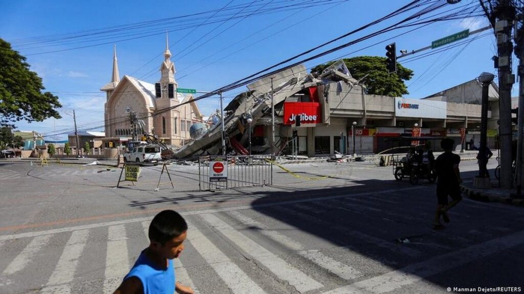 Gempa Magnitudo 7,8 Guncang Filipina Selatan Tewaskan 37 Orang