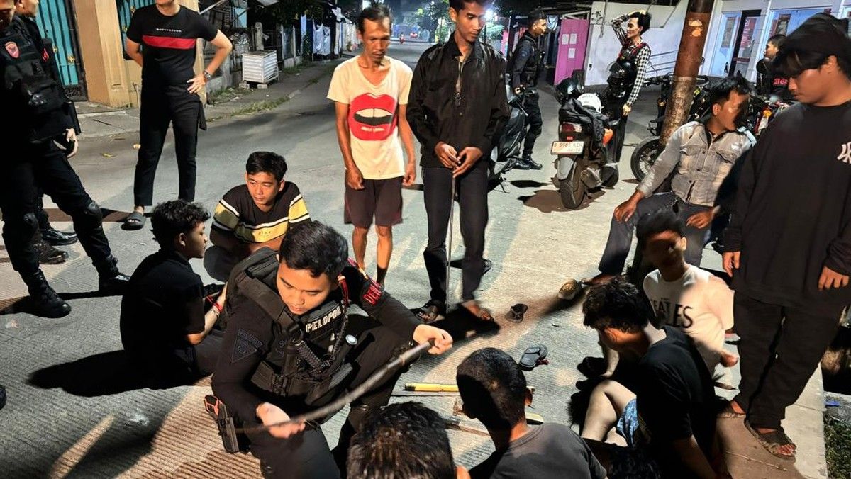 Brimob Polda Metro Jaya Tangkap Empat Pemuda Bersenjata di Bekasi