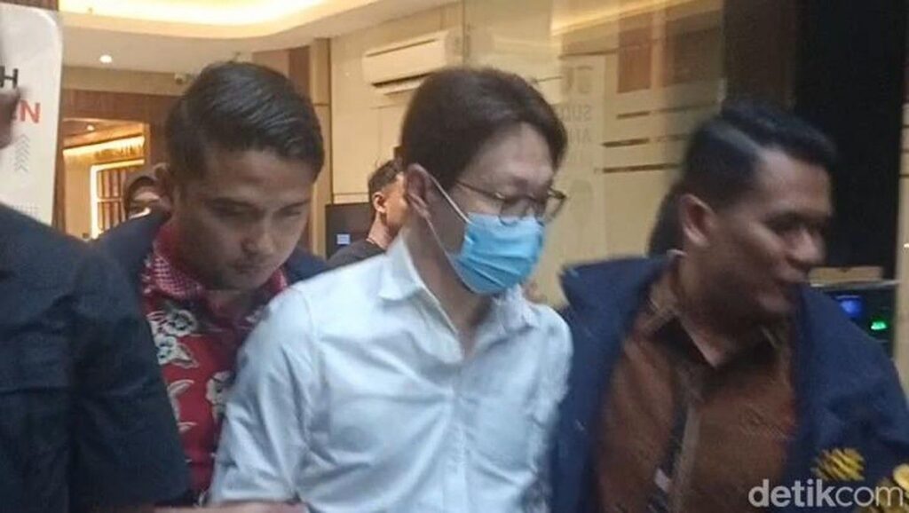Polda Metro Jaya Perpanjang Masa Penahanan Dokter Richard Lee