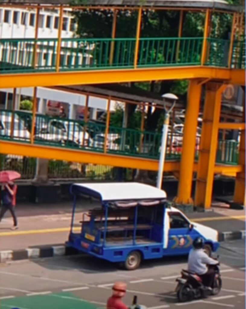 Viral Video PKL Hanya Bergeser Saat Penertiban Trotoar Salemba