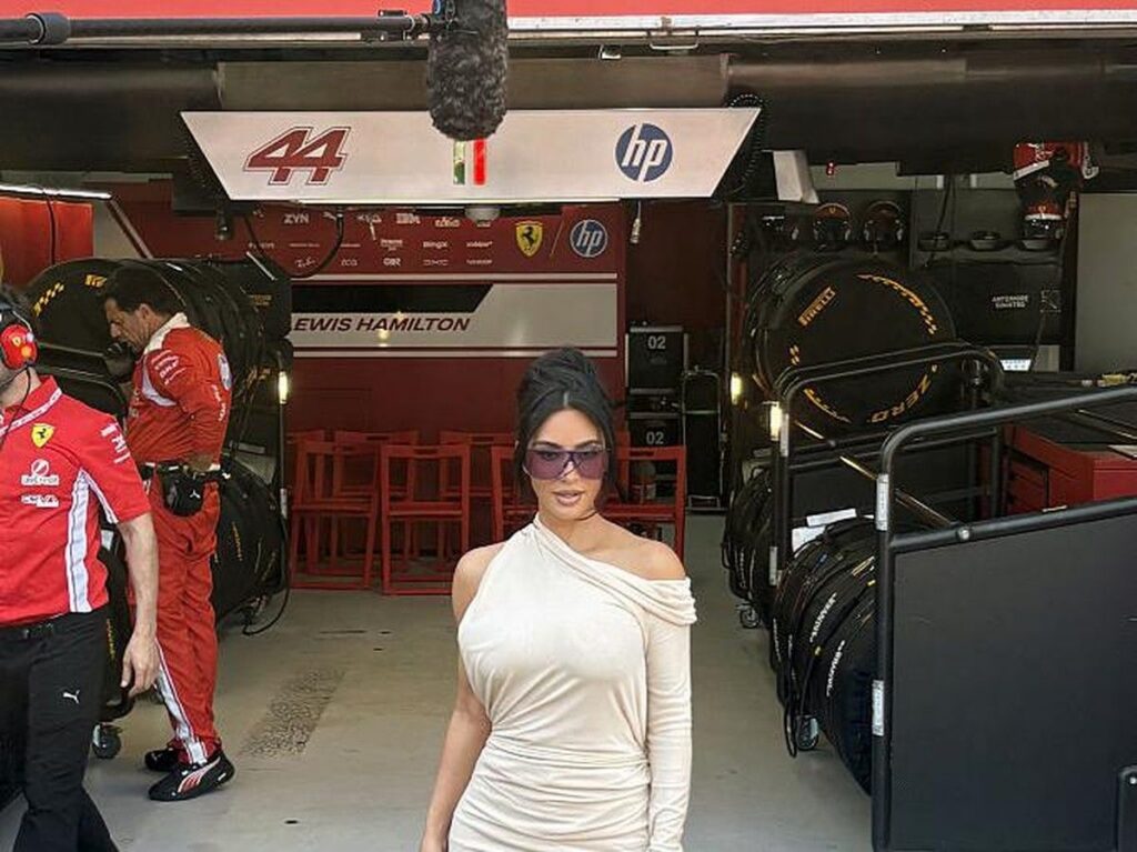 Kim Kardashian Tuai Kritik Tajam Usai Abaikan Martin Brundle di Monaco GP 2026