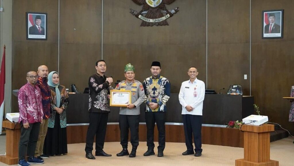 Polda Riau Raih Dua Penghargaan Keterbukaan Informasi Publik 2025