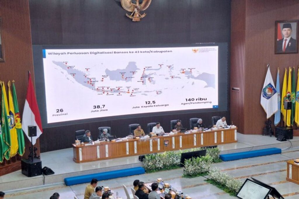 Pemerintah Targetkan Peluncuran Nasional Digitalisasi Bansos pada Oktober 2026