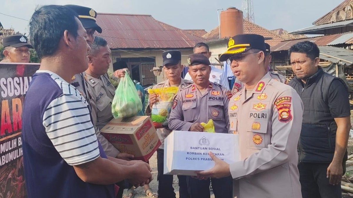 Polres Prabumulih Salurkan Bantuan Sosial untuk Petani Korban Kebakaran