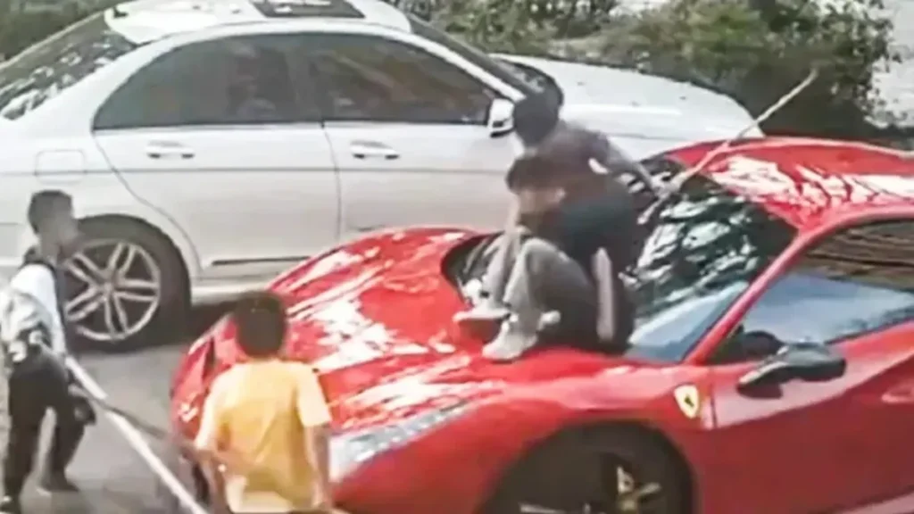 Pemilik Ferrari Gugat Orang Tua Bocah yang Rusak Mobilnya