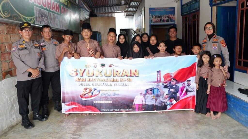 Polda Sumsel Bagikan Ribuan Paket Makanan ke Panti Asuhan