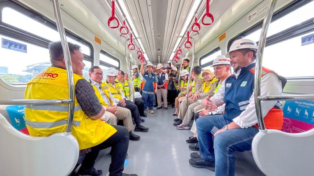 Pramono Anung Tinjau Pembangunan LRT Jakarta Fase 1B Manggarai